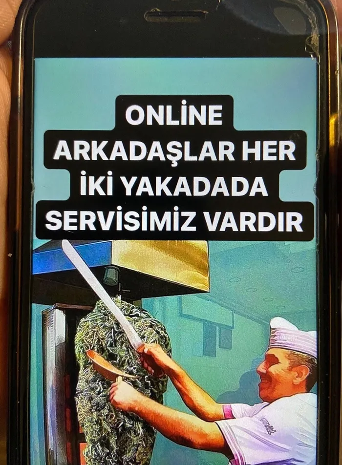 Böyle çete görülmedi! Özgürlük Anıtı’yla uyuşturucu ilanları hazırladılar