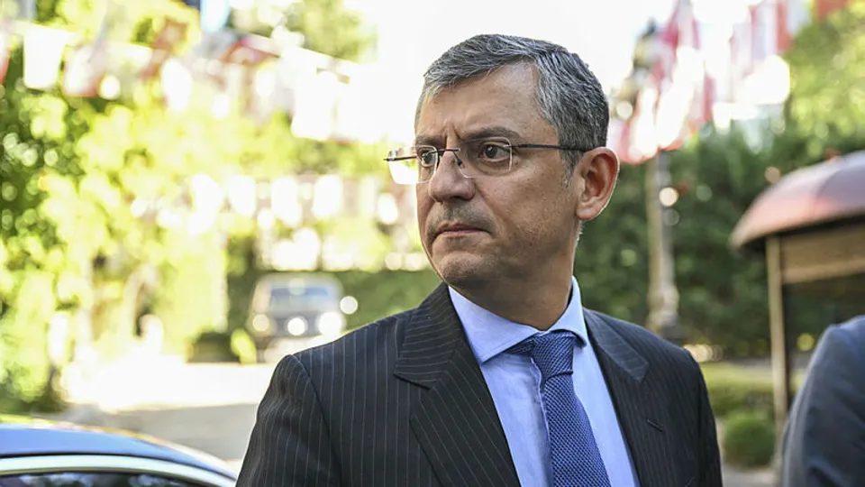 CHP’li Özgür Özel’den tornistan! 4 ay önce ’kefiliz’ dediği listelere demediğini bırakmadı