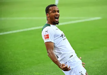 Fenerbahçe'ye kötü haber! Alassane Plea 2025'e kadar uzattı