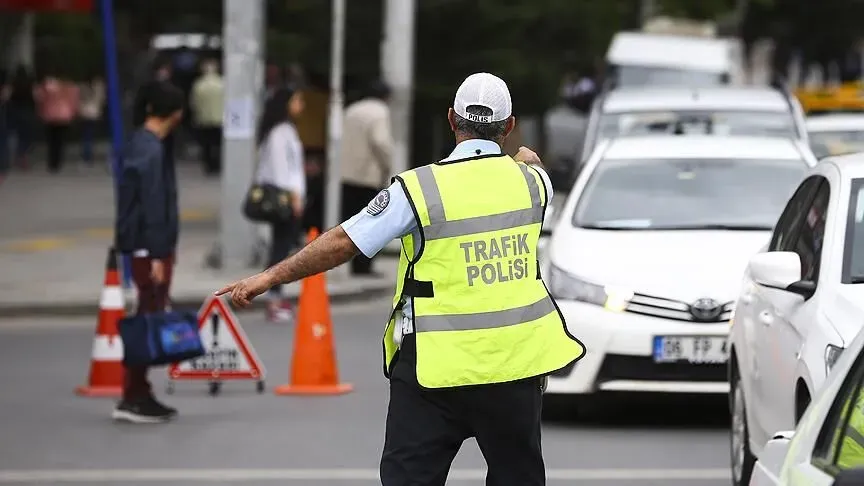 İstanbul, 118 bin 243 tutanakla trafik ihlallerinde ilk sırada yer aldı. (AA)
