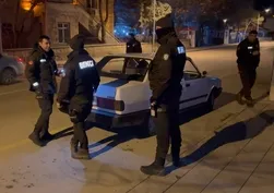 Aksaray’da polisten gece denetimi! Araçlar ve şüpheliler didik didik arandı