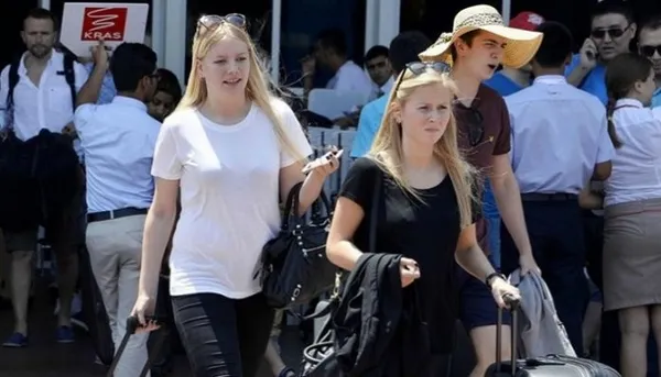 Rus turistler Türkiye’ye geliyor! 44 uçak havalanacak