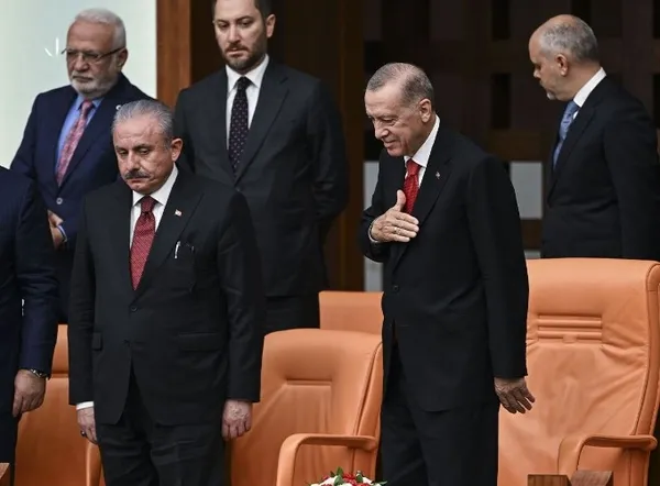 baskan-erdoganin-yemin-toreni-saat-kacta-baslayacak-baskan-erdogan-yemin-toreni-hangi-kanalda-1685783357857.jpg Başkan Erdoğan MECLİS YEMİN TÖRENİ CANLI İZLE! Başkan Erdoğan yemin töreni hangi kanalda? 3 Haziran 2023 TBMM TV canlı yayın! - 4