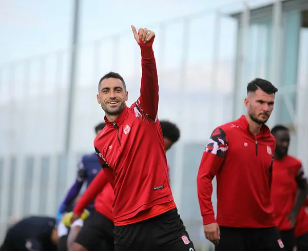 1673643715123.jpg Okan Buruk transferi açıkladı! İşte Galatasaray'ın görüştüğü isim! Galatasaray'da son dakika transfer gelişmesi... - 11