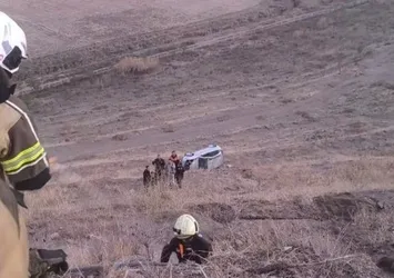 Diyarbakır'da feci kaza! Araç şarampole uçtu