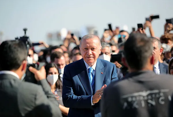 tihanin-tskya-teslim-toreninde-ozel-anlar-baskan-recep-tayyip-erdoganin-tihayi-kontrol-ettigi-anlar-damga-vurdu-1630254043633.jpg TİHA'nın TSK'ya teslim töreninde özel anlar: Başkan Recep Tayyip Erdoğan'ın TİHA'yı kontrol ettiği anlar damga vurdu - 7