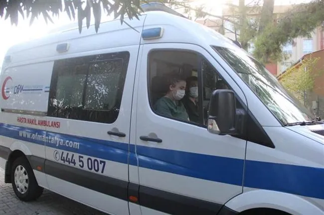 Antalya’da otelde turistler 'maske' uyarısı yapan hemşireye terlik fırlattı - 7