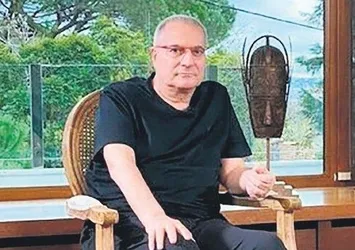 Mehmet Ali Erbil'e sandalye ile saldırdı! Samimi sohbet kavgaya dönüştü