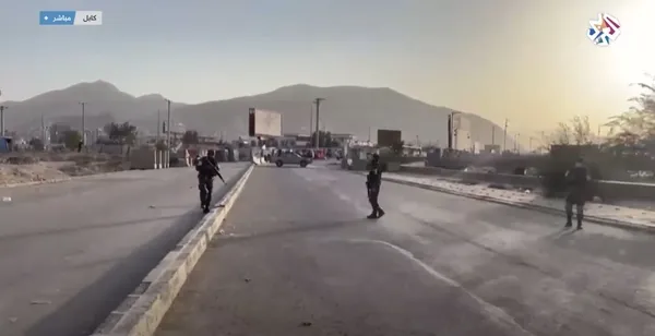 Son dakika: Afganistan Kabil'de cami girişinde patlama! Ölü ve yaralılar var - 1