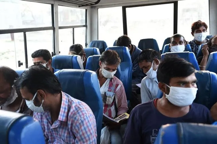 Hindistan’da salgın sonrası sokağa çıkma yasağı insani trajediye dönüştü: Koronavirüs bizi bulmadan önce öleceğiz