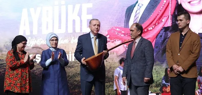 Emine Erdoğan Aybüke; Öğretmen Oldum Ben! filminin galasına katıldı: Aybüke kızımızı ve tüm şehit öğretmenlerimizi rahmetle, minnetle anıyoruz