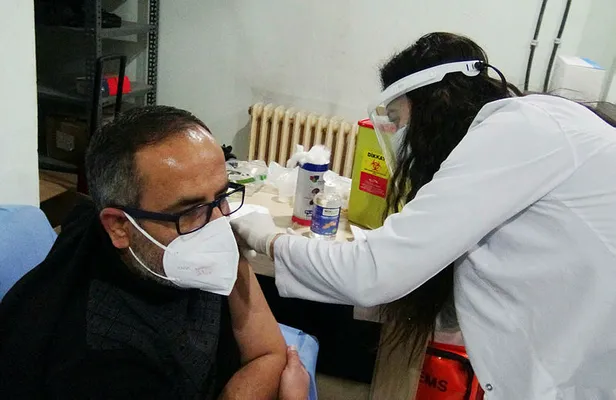 Hangi aşı daha etkili? BioNTech mi, Sinovac mı? Çin ve Alman aşılarının içeriği ve yan etkileri neler? - 1