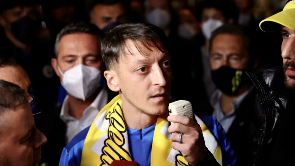 Fenerbahçe'de Mesut Özil defteri kapandı! Krizi tırmandıran gerilim