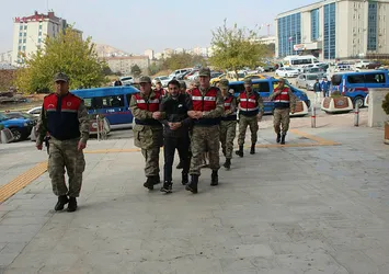 FETÖ'cü hainin Türk bayrağı rahatsızlığı