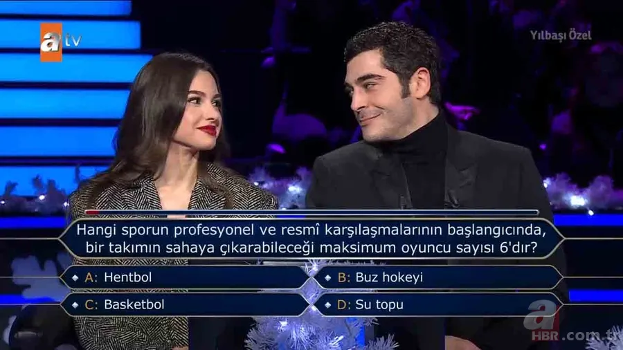Milyoner'de yıldızlar geçidi! Burak Deniz ve Su Burcu Yazgı Coşkun milyonluk soruyu açtırdı | Kazanılan ödül çocuklar için bağışlandı 22
