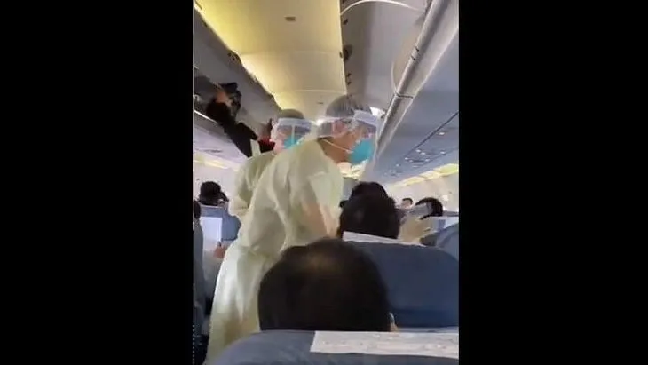 Bu görüntüler Çin’den! Uçakta virüs taraması yapıldı