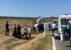 Kırklareli Pehlivanköy'de feci zincirleme kaza! Ambulans devrildi: 3'ü sağlık personeli 5 yaralı var