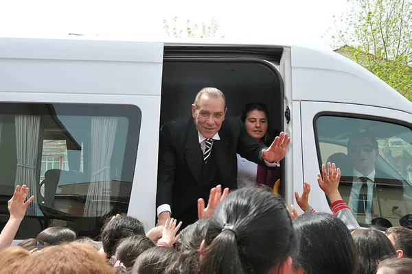 goksel-kaya-kimdir-kac-yasinda-ne-is-yapiyor-ataturke-benzeyen-adam-goksel-kaya-esi-kimdir-1640773674867.jpg Göksel Kaya kimdir, kaç yaşında, ne iş yapıyor? Atatürk’e benzeyen adam Göksel Kaya eşi kimdir? - 6