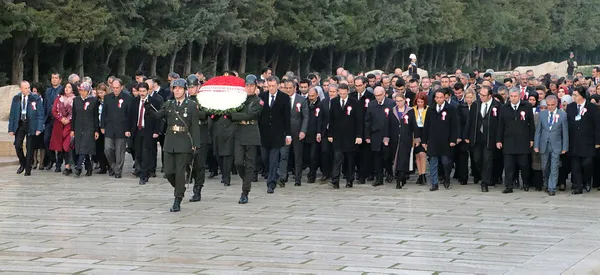 Milli Eğitim Bakanı Ziya Selçuk ve öğretmenler Anıtkabir'i ziyaret etti - 1