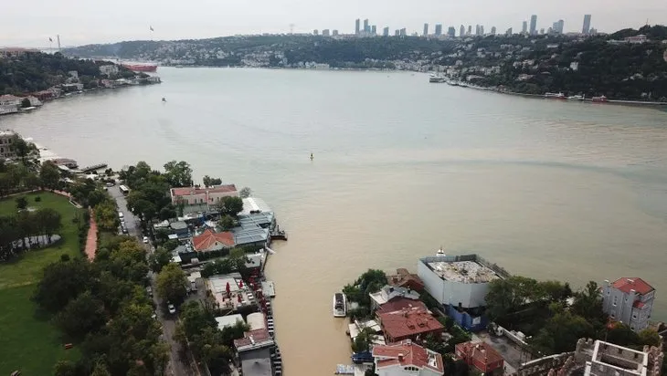 İstanbul Boğazı kahverengiye büründü! Tuhaf manzara vatandaşları şaşırttı