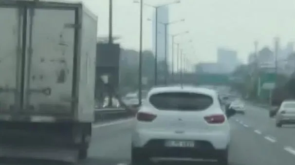 Camdan çıkardığı baltayla kamyon sürücüne saldırdı!