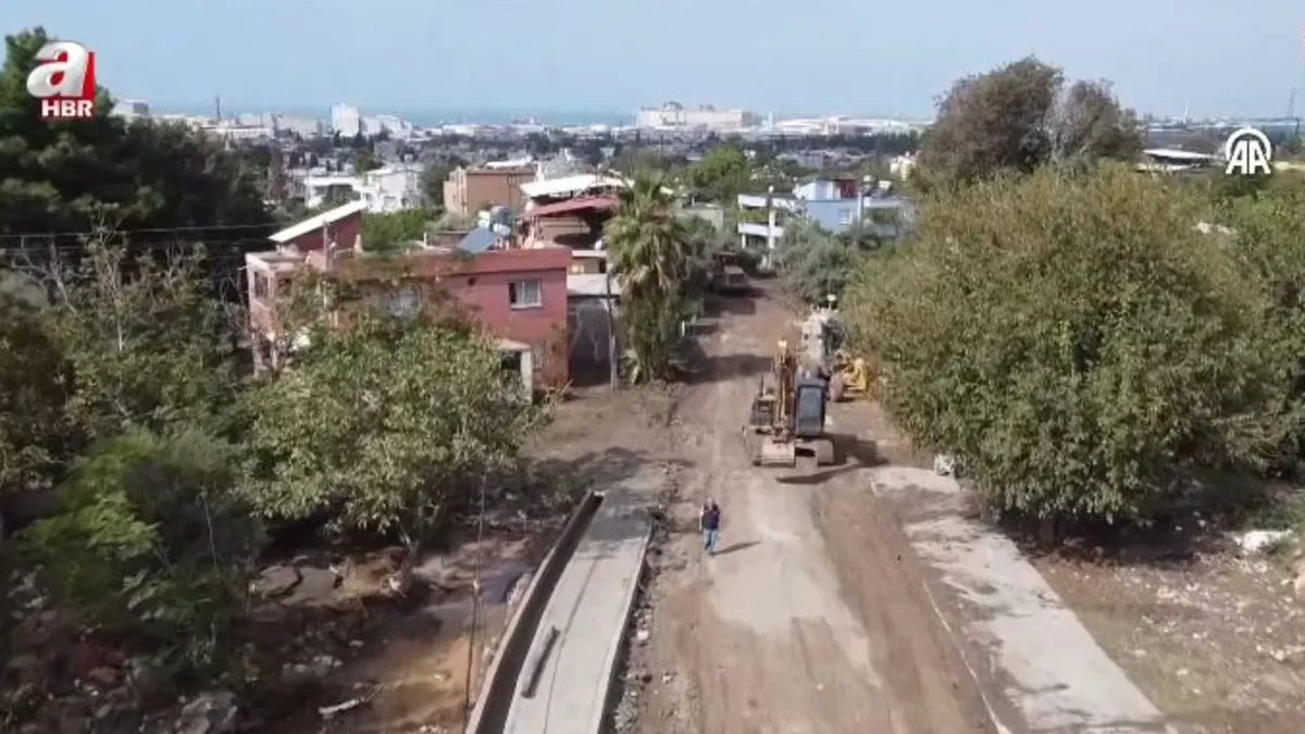 Hatay’da selin izleri siliniyor