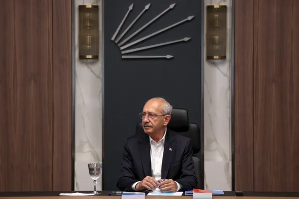 Kılıçdaroğlu kendi hariç herkesi istifa ettirdi! Seçimdeki hezimet sonrası MYK’dan toplu istifa...