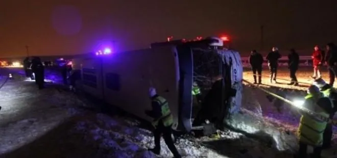 Bayburt’ta yolcu otobüsü devrildi: 2 ölü, 19 yaralı