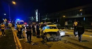 Park halindeki araca çarptı 3 kişi yaralandı