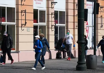Son dakika: Cumhurbaşkanını belirlemek için Polonya halkı sandık başında