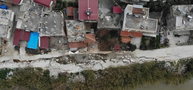 Asrın felaketini bir kez daha gözler önüne serdi! Evlerin yanında bulunan yol çöktü