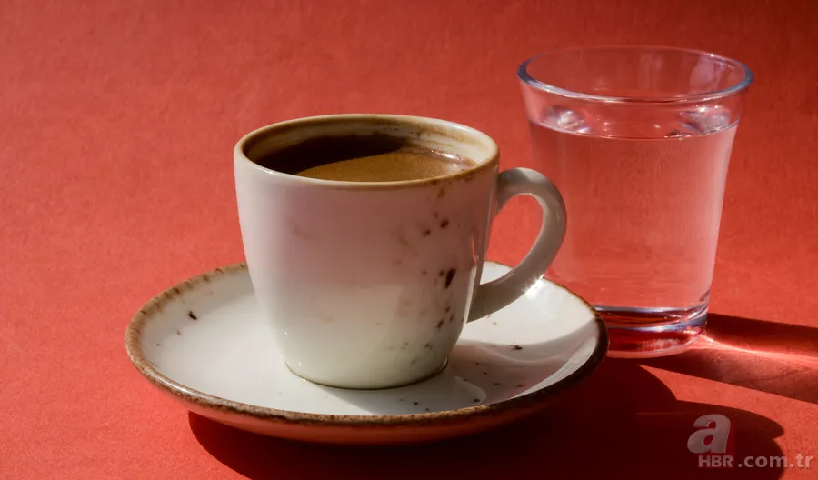 Kahvenin yanında su ikram edilmesinin nedeni bakın neymiş... 1