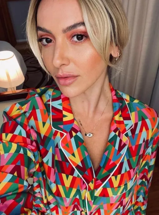 Demet Akalın’ın yeni hedefi Hadise! Bu iddialar ortalığı karıştırır