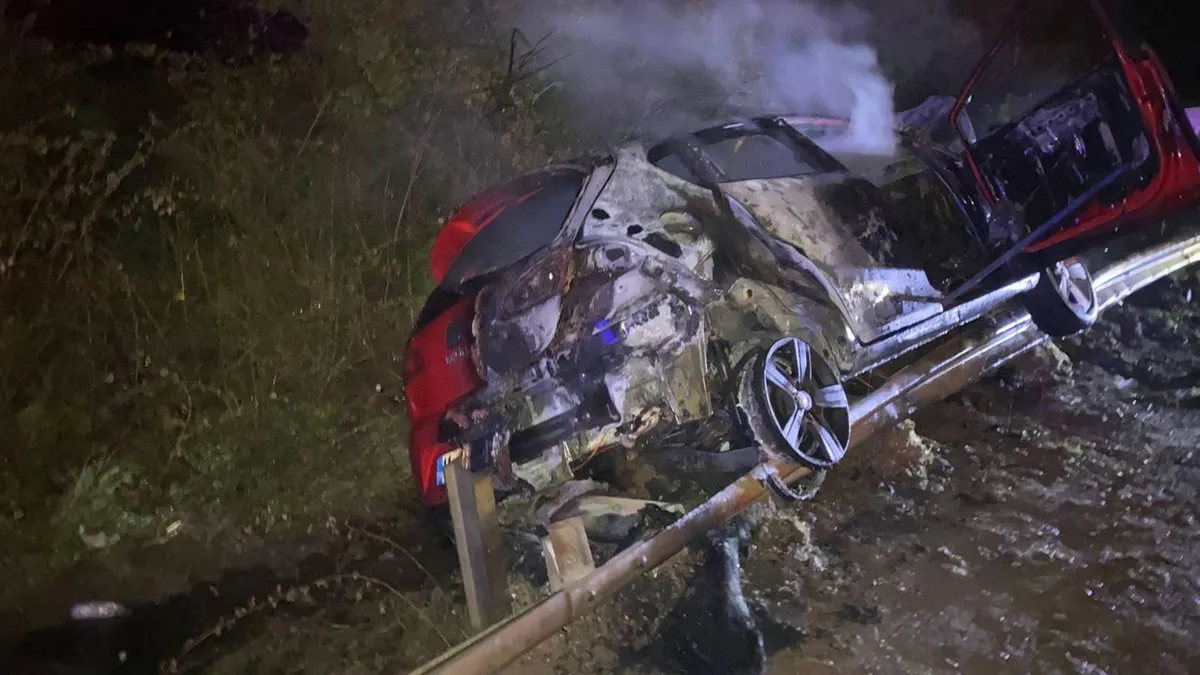 Bilecik'te kaza yapan otomobil yandı