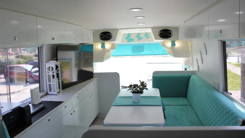 Yolcu otobüsünü karavana çevirdi! Türkiye'de bir ilke imza attı