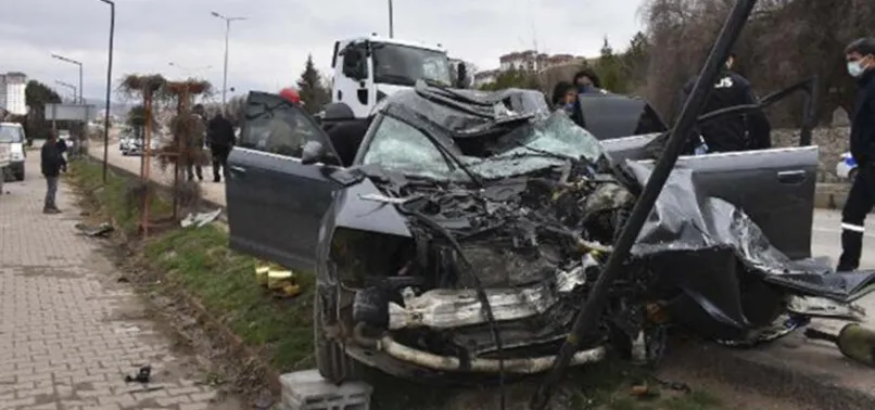 Kırıkkale'de iki otomobil çarpıştı: 2 yaralı