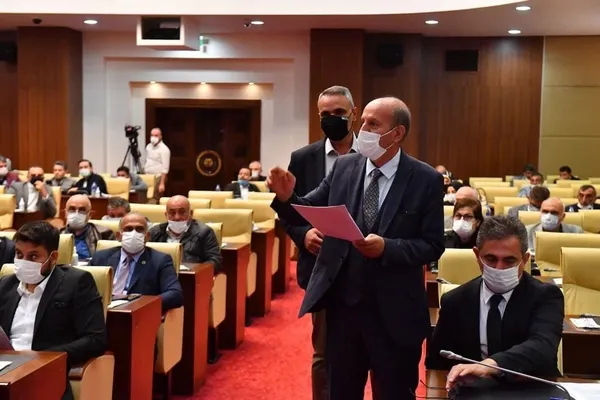 mansur-yavasin-maskesi-dustu-1623510521537.jpg Mansur Yavaş'ın suya yaptığı yüzde 80 zamma tepkiler dinmiyor! "Maskeniz düştü işiniz gücünüz algı" - 3