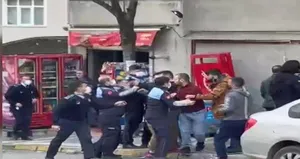 Seyyar satıcılar ile zabıta birbirine girdi!