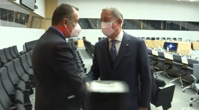 Milli Savunma Bakanı Akar, Yunanistan Savunma Bakanı Panagiotopoulos ile bir araya geldi