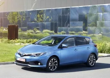 İlk kez Türkiye yollarına çıkacak Toyota Auris Hybrid'in fiyatı belli oldu