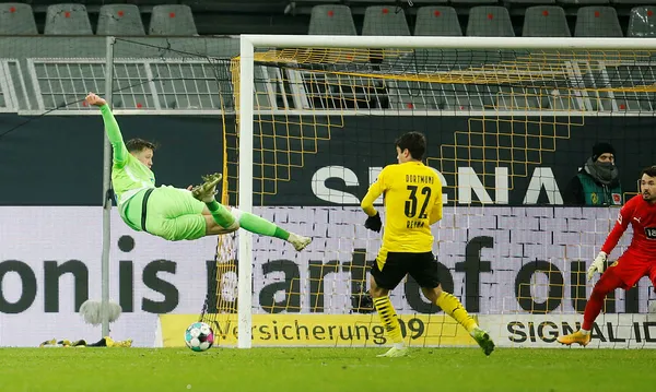 Borussia Dortmund sahasında Wolfsburg’u 2 golle yenmeyi başardı