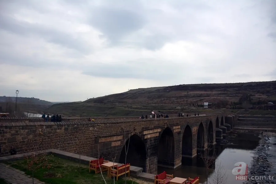 Devlet, Sur'u yeniden inşa ediyor 15