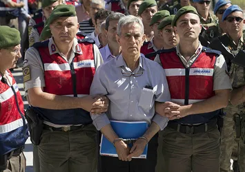 Şehit yakınından darbeciye yanıt: Atatürk olsa seni asardı!