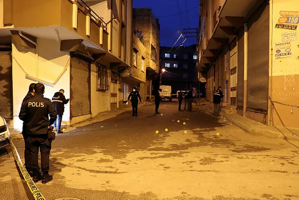 Gaziantep’te vahşet! Sosyal medyadaki tartışma sokağa taştı: 1 ölü, 3 yaralı - 4