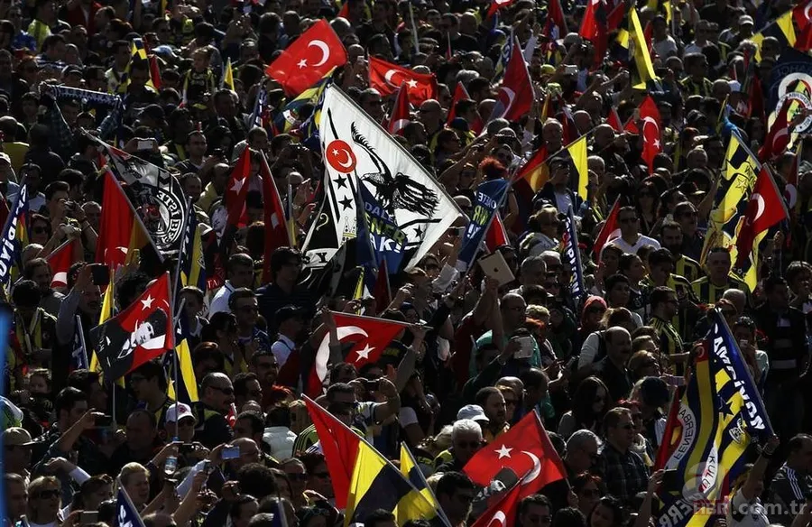 Fenerbahçeliler Anıtkabir'e yürüdü 24