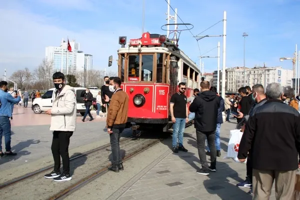 Son dakika: İstanbul’da kısıtlamasız cumartesi yoğunluğu: Trafik kilit! Akın ettiler