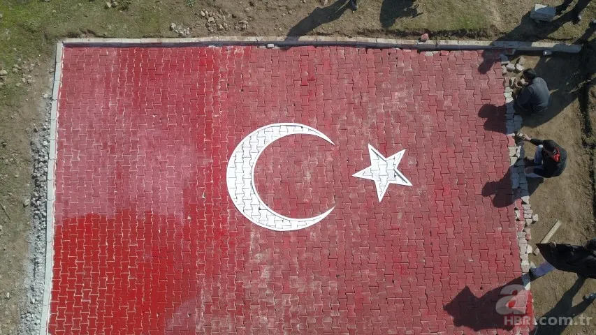 Suriye sınırına dev Türk bayrağı yapıldı 10