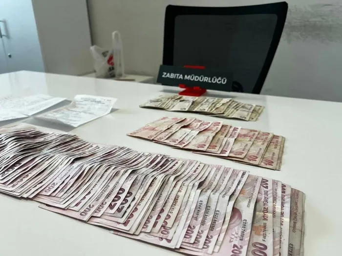 corumda-dilencinin-uzerinden-cikan-para-hayrete-dusurdu-1712430507192.jpeg Say say bitmedi! Çorum'da dilencinin üzerinden çıkan para hayrete düşürdü | Zabıtadan vatandaşlara uyarı: İtibar... - 3