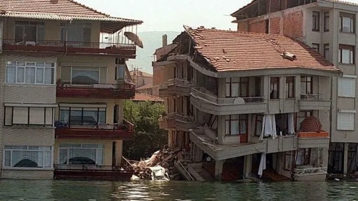 17 Ağustos Marmara Depremi'nin 22. yılı! Acı dolu kareler