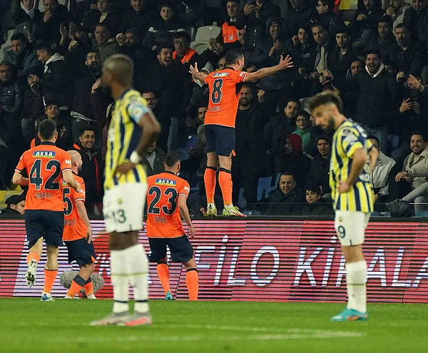 Fenerbahçe geriden geldi! Başakşehir’i avladı: 2-1 MAÇ SONUCU ÖZET